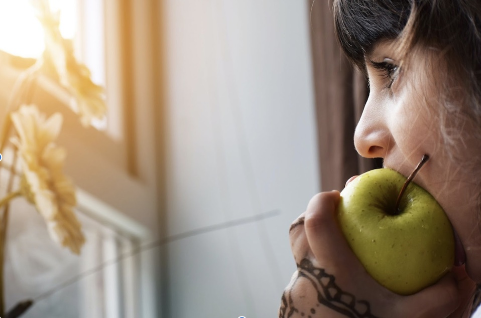 girl eating apple